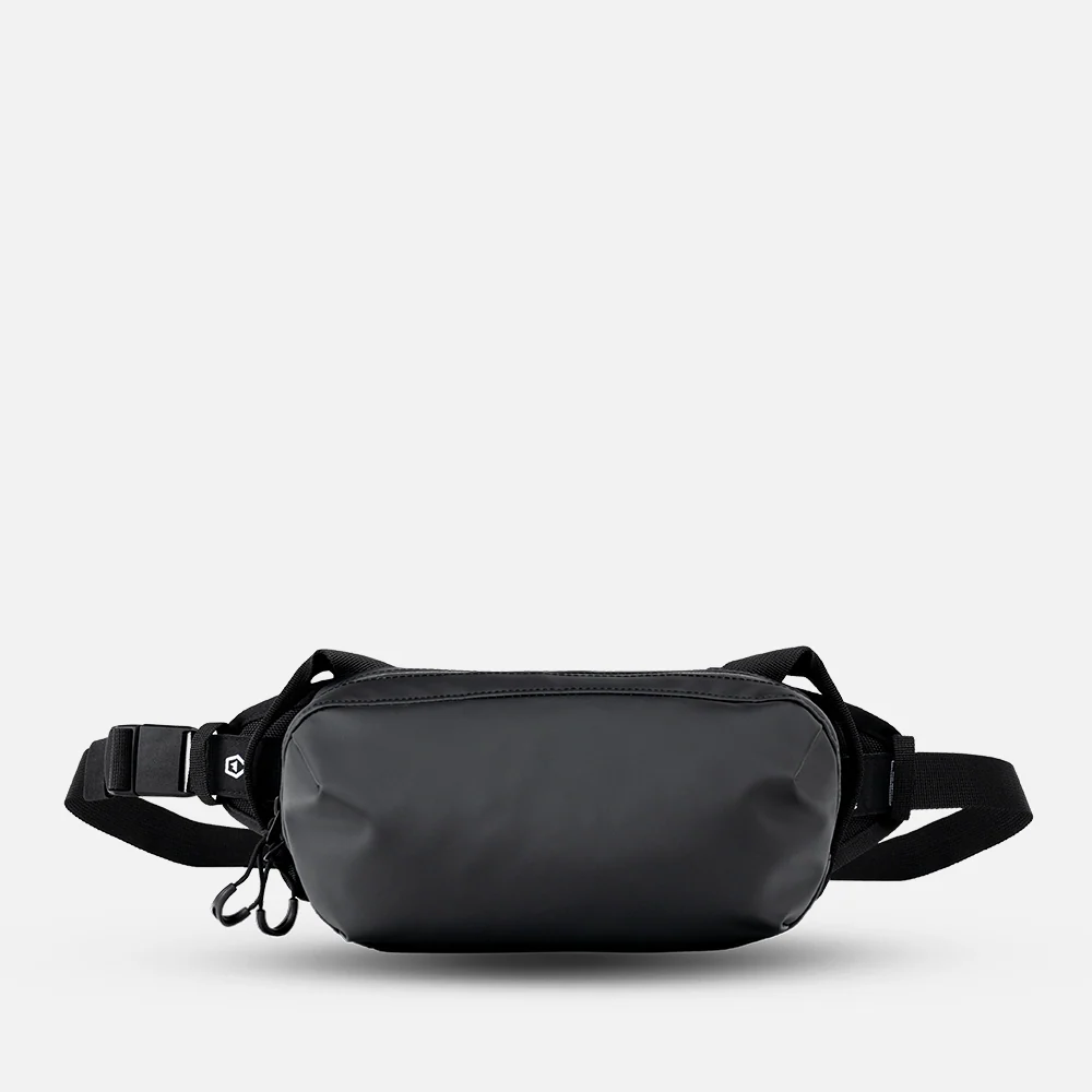 D1 Fanny Pack in Black