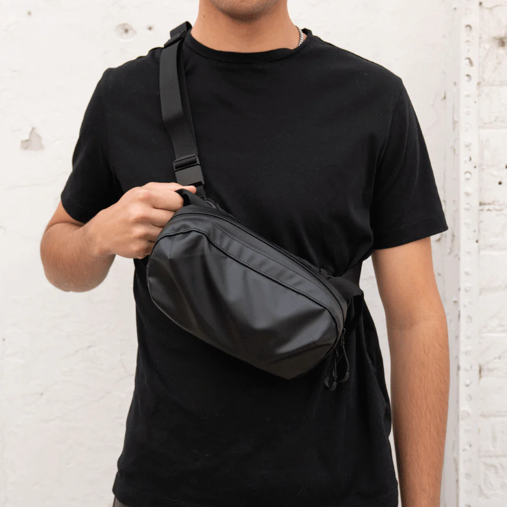 D1 Fanny Pack in Black - Image 3