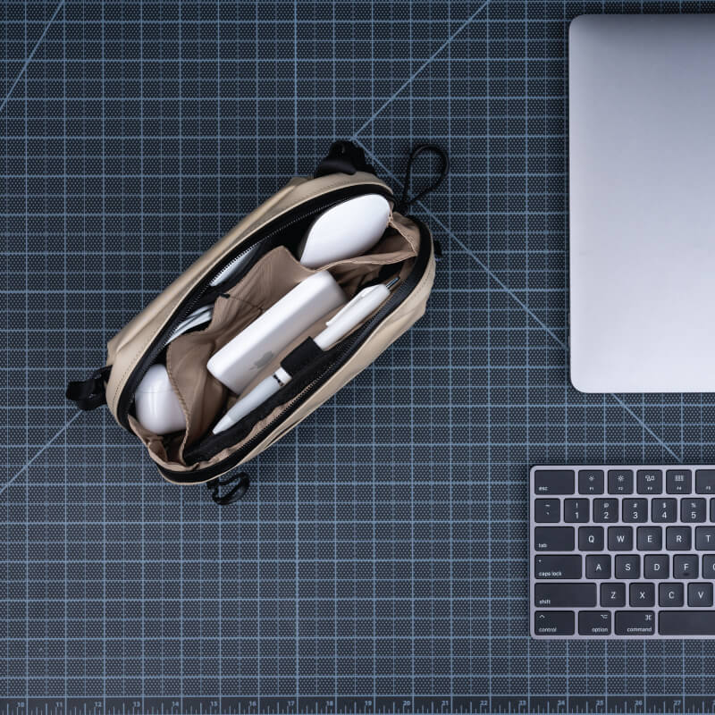 Tech Bag Medium in Yuma Tan - Image 4